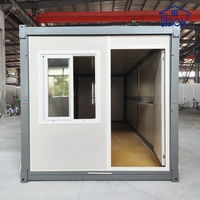Maison conteneur préfabriquée en acier portable de 20 pieds avec panneaux sandwich pour hôtel, boutique, villa ou bureau de chantier