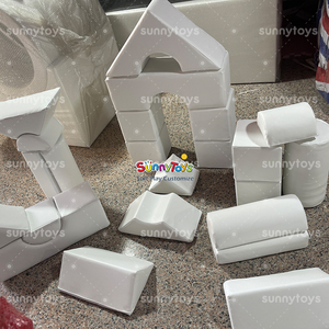 Túnel de Juego Suave Moderno en Gris Rosado, Equipo de Juego Totalmente Blanco para Bebés y Niños Pequeños - Product Image 6