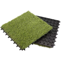 30*30cm Carreaux de Gazon Artificiel Synthétique Auto-Vidangeant Emboîtement Gazon Plancher Décor Tapis Faux Gazon Artificiel