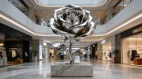 Sculpture florale personnalisée en acier inoxydable 304/316 poli miroir, squelette en acier, grande statue florale interne pour Plaza Corporate