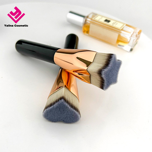 Brocha de <span class=keywords><strong>Maquillaje</strong></span> Facial de Tamaño Grande con Mango de Madera Negro Brillante, Diseño de Estrella y Corazón, Cabeza Plana Impecable - Product Image 2