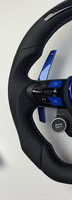 Volant de voiture de sport personnalisé en cuir perforé avec garniture bleue et palettes de changement de vitesse en carbone pour BMW Series