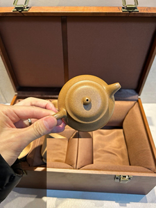 <span class=keywords><strong>ชุด</strong></span>กาน้ำชาพรีเมียมแบบดั้งเดิมของจีน ยี่ซิง ซีซา ปันหู ทำจากดินดวนนี ทนทาน ผลิตด้วยมือ พร้อมถ้วย 4 ใบ บรรจุในกล่องของขวัญ - Product Image 5