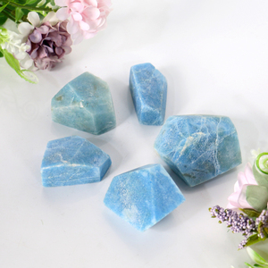 Offre Spéciale : Pierre Précieuse Naturelle Polie en Cristal de Guérison, Velours Bleu, Forme Libre pour Décoration de Mariage - Product Image 5
