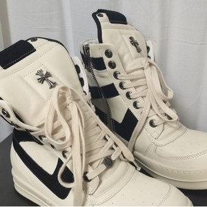 Zapatillas de Estilo Walking de Caña Alta para Hombre PV 2025 Fabricantes Europeos y Americanos Suela Gruesa Negro Blanco Triángulo Invertido con Cordones Tallas - Product Image 3