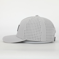 Vente en gros de chapeau de papa sportif 5 panneaux personnalisé Patch en caoutchouc Logo découpé au laser Trou polyester Golf Performance Baseball Dot Applique