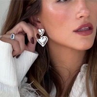 Boucles d'oreilles vintage en acier inoxydable plaqué or 18 carats pour femmes Boucles d'oreilles en forme de grand cœur poli Cadeau religieux