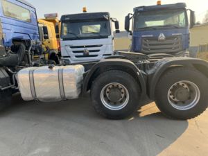 รถบรรทุกหัวลากมือสอง Sinotruk Howo NX 6x4 แบบหลังคาเรียบ พวงมาลัยซ้าย เครื่องยนต์ดีเซลยูโร 2 กำลัง 351-450 แรงม้า รับน้ำหนัก 31-40 ตัน เครื่องยนต์ Weichai สำหรับงานหนัก - Product Image 5