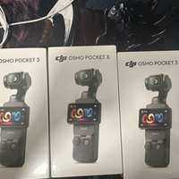 Osmo Pocket 4 Creator Combo, Mini Cámara de Vlogging con Pantalla Giratoria 4K a 120 fps para Viajes y Uso Creativo