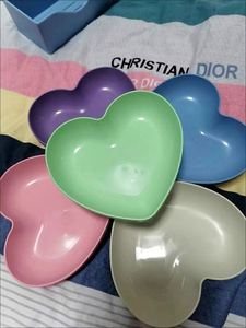 Assiettes en plastique épaissi en forme de cœur de pêche, design classique, non toxique, en PP, 50 pièces pour fêtes, collations, fruits et noix - Product Image 4