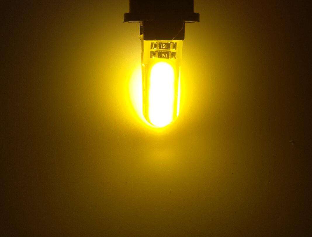 สีเหลือง