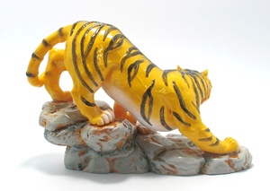 Figurine de tigre en polyrésine de couleur personnalisée modèle animal artisanal pour cadeau souvenir inspiré de l'anime Feng Shui de l'usine du Vietnam - Product Image 4