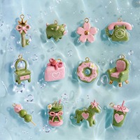 Petit pendentif avec émail 3D rose et vert, design animalier de dessin animé lisse et frais, breloques DIY pour bracelets et colliers