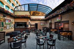 Meubles de chambre d'hôtel 5 étoiles SHIYI Le Meridien Dubaï, ensemble de chambre à coucher, cadre en bois massif, lit king-size, table et chaises de salle à manger d'hôtel - Product Image 4