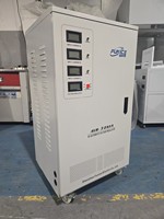 Stabilisateur de tension numérique triphasé AC 380V 400V 415V 30KVA, type régulateur de tension automatique AVR pour usage médical