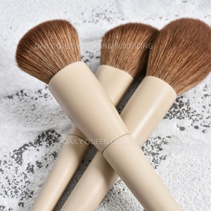 DailyQueen Nouveau Ensemble de 15 pinceaux de maquillage professionnels en poils synthétiques <span class=keywords><strong>marron</strong></span> avec manches en bois, haute qualité, personnalisable avec logo, vente en gros pour le visage - Product Image 4