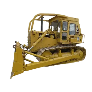 Vendo un trattore cingolato CAT-il Bulldozer Caterpillar D7G. Fabbricazione giapponese, nota per la sua affidabilità