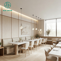 Ensemble de mobilier moderne et durable de style bois crème, comprenant une table de café carrée en marbre et un banquette de restaurant en cuir.