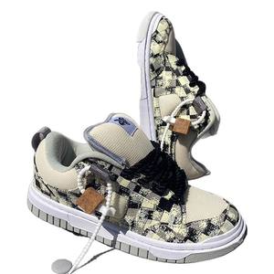 Niche origineel ontwerp casual broodjes-schoenen dames grote maat paar verdikte tong fluorescerend groen schedelpatroon mesh stof - Product Image 5