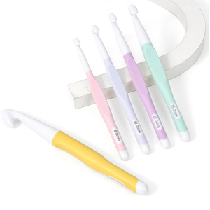 Crochet en plastique crochets 8 10 12 <span class=keywords><strong>15</strong></span> 20mm aiguilles à <span class=keywords><strong>tricoter</strong></span> couleur aléatoire maison tissage fil artisanat bricolage ménage outils à <span class=keywords><strong>tricoter</strong></span> - Product Image 1