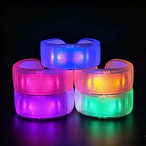 Bracelet LED en silicone personnalisé avec logo, activé par le son, pour événements, concerts et fêtes - Product Image 6