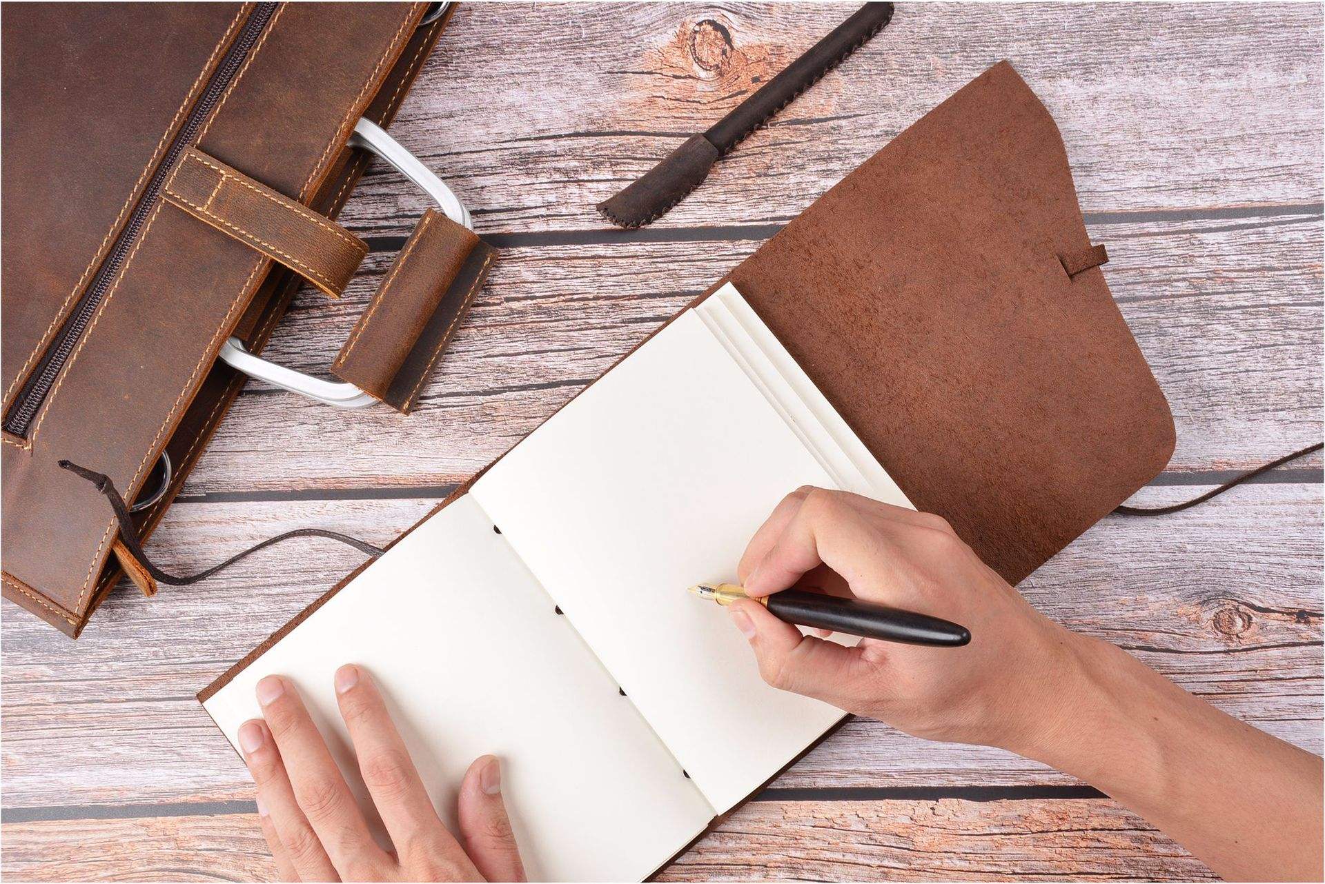 Brun avec du papier blanc