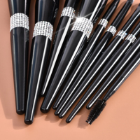 Ensemble de maquillage professionnel de luxe Daily Queen avec pinceaux Kabuki en poils de chèvre, manche en bois, strass blancs et noirs, et logo personnalisé pour anticernes