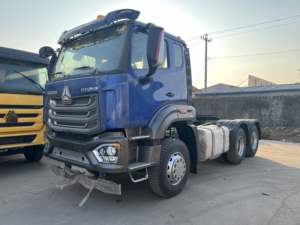 Camión Tractor Usado Sinotruk Euro2 Diésel 6X4 con Volante a la Izquierda, HOWO de 10 Ruedas, Capacidad de Carga de 21-30T, 371hp, Cámara Trasera de 360° - Product Image 2
