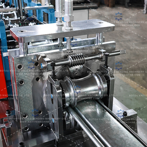 Máquina Formadora de Puertas Enrollables con Marco Remachado, Sistema de Control PLC, Motor y Bomba, Multivoltaje (380V/440V/220V) - Product Image 4