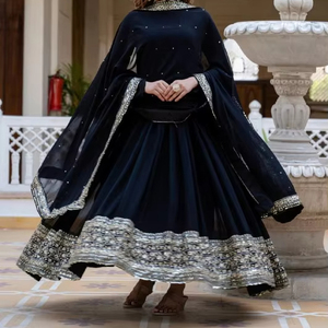 Ensemble Lehenga Choli Dupatta en dentelle de créateur avec bordure en dentelle, faux sequins en toile, faux georgette, vêtements indiens pakistanais pour les fêtes - Product Image 1