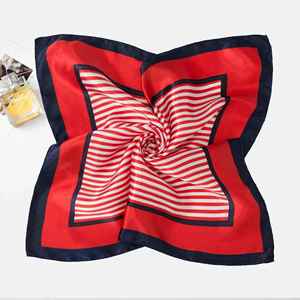 Foulard carré personnalisé pour femme grande taille 90x90cm en satin de soie pure, imprimé numérique, pour cheveux, Ethicon Soie, en coton, rayonne et polyester - Product Image 2