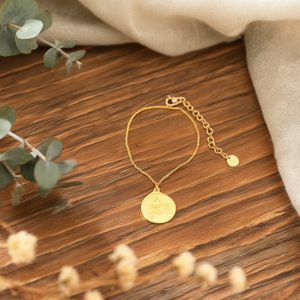 Bracciale Nina con Ciondolo a Moneta in Tono Oro, Catena Regolabile in Acciaio Inossidabile, Gioiello di Moda per Donna, Regalo Trendy - Product Image 2