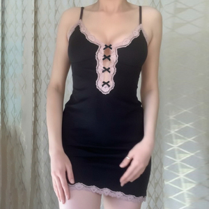 Vestido ajustado de punto con cuello halter y encaje para mujer, minivestido casual de verano para vacaciones - Product Image 1