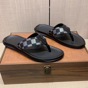 Claquettes noires en PU de haute qualité avec semelle EVA antidérapante, chaussures d'été pour hommes et femmes, parfaites pour l'extérieur. - Product Image 5