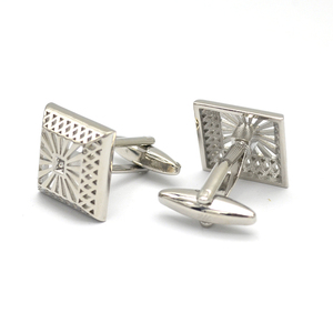 Gemelos recortados de metal de diseñador para hombre Nuevo lanzamiento para regalo de compromiso Boda o fiesta - Product Image 4