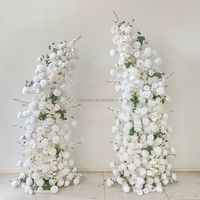 Arche de fleurs artificielles rouges et blanches en forme de corne pour événements de mariage et propositions, avec protection contre les surcharges, vente en gros directe usine