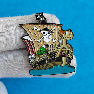 Bolso de escuela creativo Decoración Collar Accesorios Alfileres <span class=keywords><strong>Going</strong></span> <span class=keywords><strong>Merry</strong></span> Luffy Pirate Ship Broche - Product Image 3