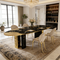 Table à manger de luxe haut de gamme avec plateau en patchwork et base dorée pour villa et hôtel