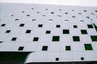 Panneaux de mur-rideau en alliage d'aluminium sur mesure avec revêtement PVDF, anti-corrosion et écologiques, pour la décoration extérieure des bâtiments