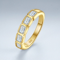 S925 Silber Vergoldeter Ring mit Smaragdschliff Moissanit, Eternity-Band-Ring mit Logo-Gravur, Großhandel Minimalistischer Ring