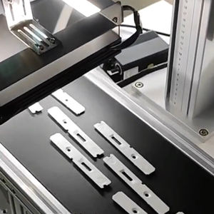 Marcatrice <span class=keywords><strong>Laser</strong></span> da Tavolo con Telecamera Visiva CCD, Sistema di Marcatura Automatica e Sistema a Nastro Trasportatore Disponibile - Product Image 5