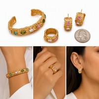 Ensemble de bijoux fantaisie multicolores, ensemble de bijoux en zircon coloré martelé irrégulier, bracelet, boucles d'oreilles et bague plaqués or