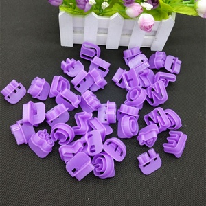 Grand ensemble de découpoirs décoratifs ronds pour gâteaux et biscuits, en forme de lettres et de chiffres, en plastique, personnalisables pour Noël - Product Image 4