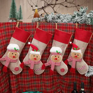 Sacs cadeaux suspendus en forme de chaussette de Noël personnalisés en pain d'épices de qualité supérieure pour la décoration de Noël - Product Image 3