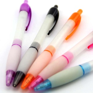 Stylos à bille promotionnels à baril clair populaires - Product Image 2