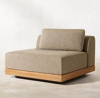 Meubles d'extérieur de design luxueux, canapés modulaires en teck avec coussins épais et confortables