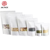 Sacs d'emballage en papier kraft blanc refermables de haute qualité avec fenêtre et logo personnalisé, conçus pour les aliments, les bonbons et les collations.