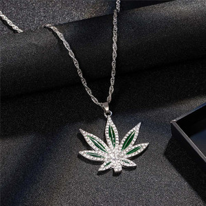 Collier en alliage <span class=keywords><strong>de</strong></span> zinc avec <span class=keywords><strong>feuilles</strong></span> <span class=keywords><strong>de</strong></span> mauvaises herbes, bijoux brillants à cristaux, sur mesure, plaqué or, pour hommes, hip-hop, bricolage - Product Image 6