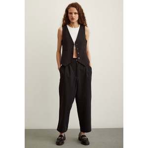 Pantalones Rectos Minimalistas de Cintura Alta Negros para Mujer - Product Image 3