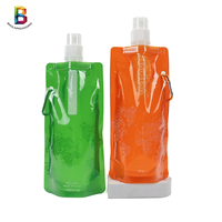 Personnalisé sans BPA pliable en plastique potable pliable 500ml voyage sport sac à eau bouteilles bec pochette avec mousqueton